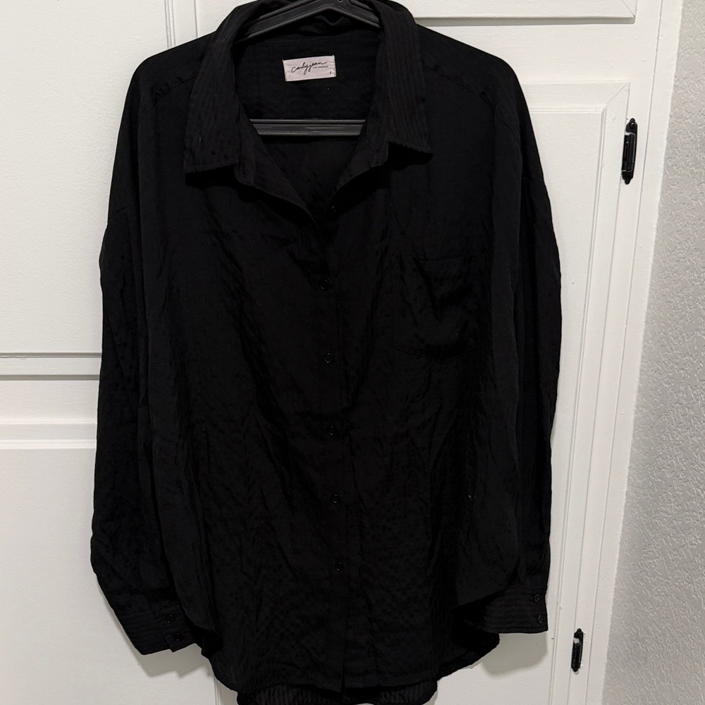 Carly Jean Los Angeles Black tunic Shirt